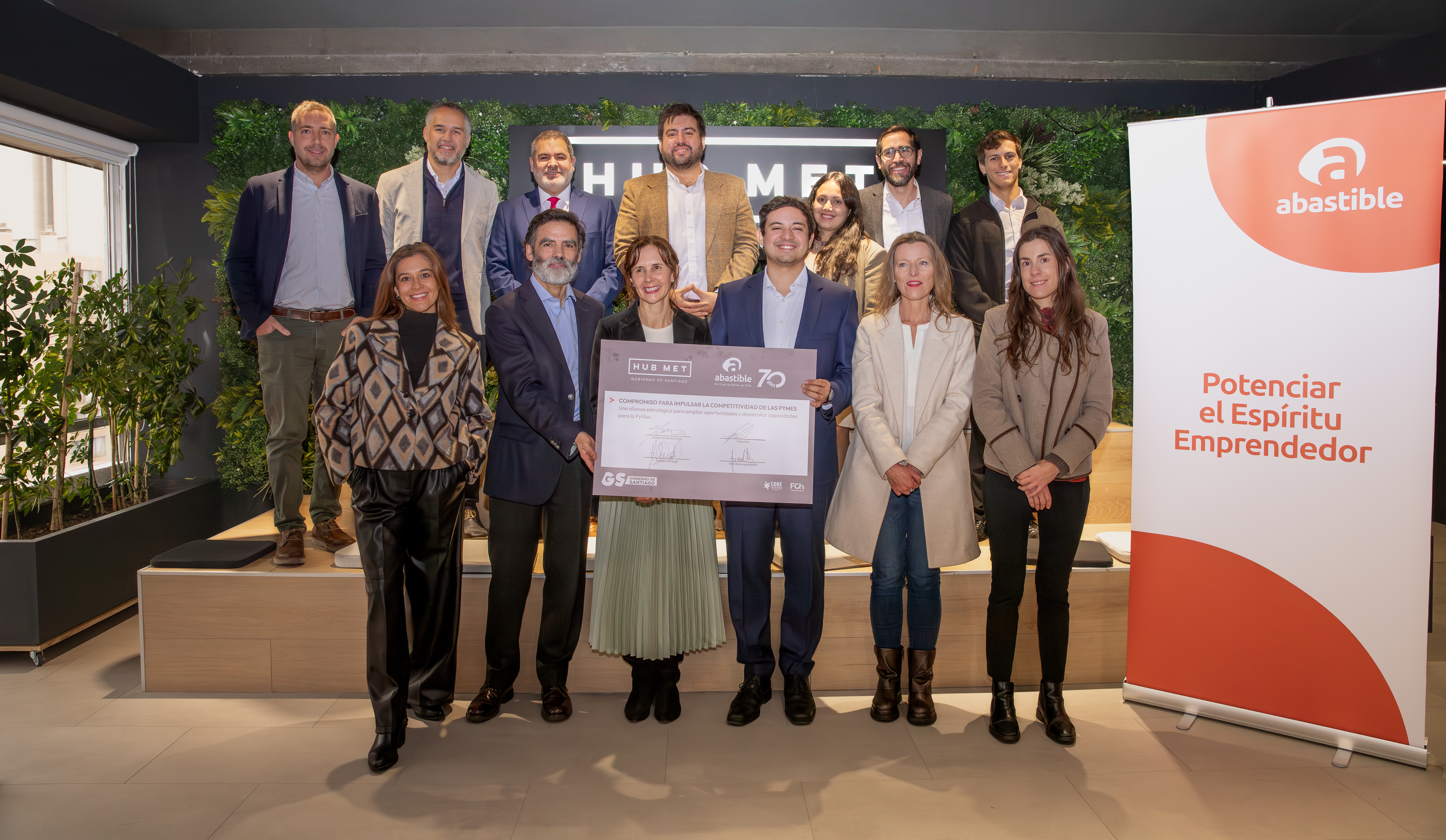 Abastible y Hub Metropolitano firman alianza para impulsar encadenamiento productivo entre pymes y grandes empresas 