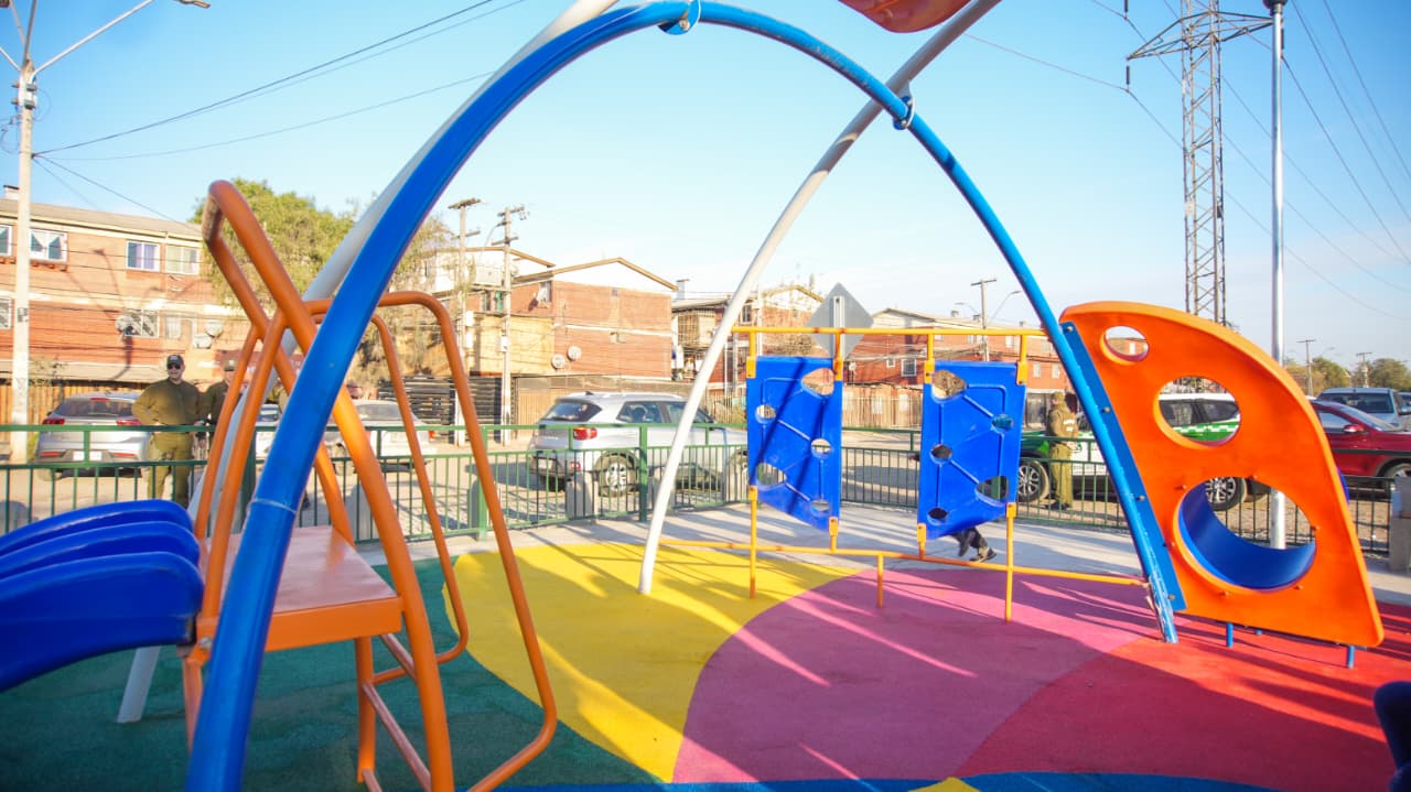 Municipalidad de Lo Espejo y Gobierno de Santiago inauguran renovado espacio público en el sector Las Dunas.